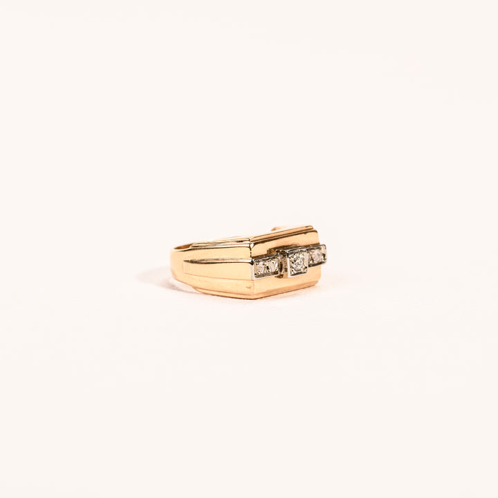 La Marquise de B-Bague Tank chevalière diamants petit modèle en or et platine-vue de 3/4 à plat