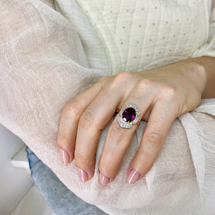 La Marquise de B-Bague marguerite grenat rhodolite et diamants en or jaune-porté