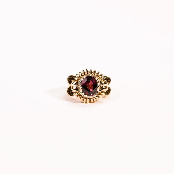 La Marquise de B-Bague cocktail à godrons grenat rhodolite en or jaune-vue de face