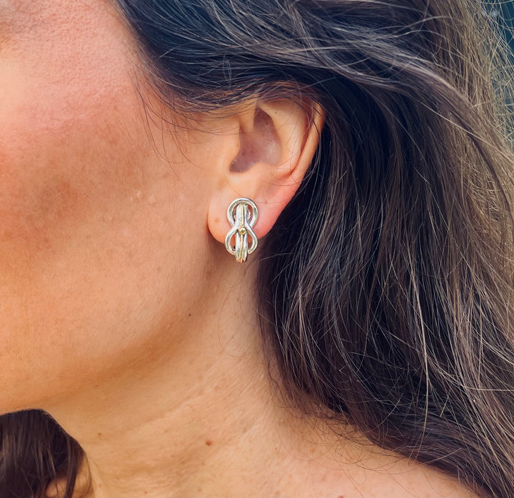 La Marquise de B-Boucles d'oreilles clips ZOLOTAS en argent et or-vue du bijou porté