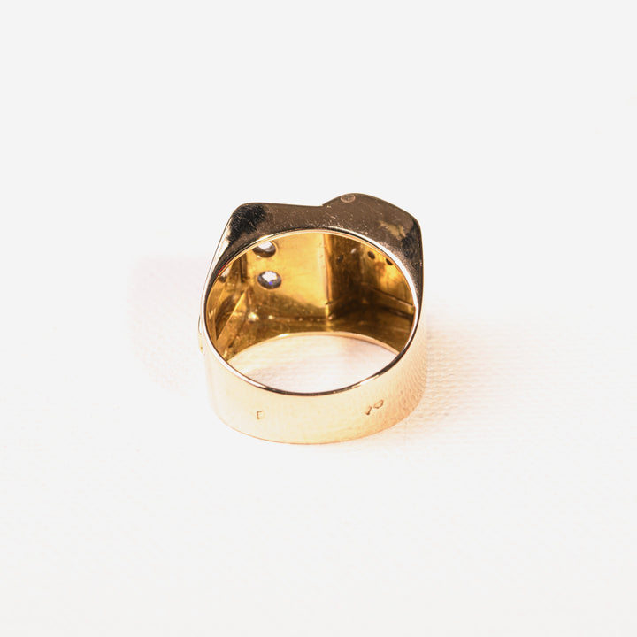 La Marquise de B-Bague Tank chevalière diamants en or jaune et platine-zoom poinçons sur corps de bague