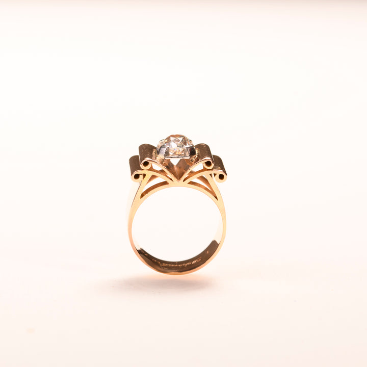 La Marquise de B-Bague Tank diamant solitaire en or rose et platine-vue bague de profil en aérien