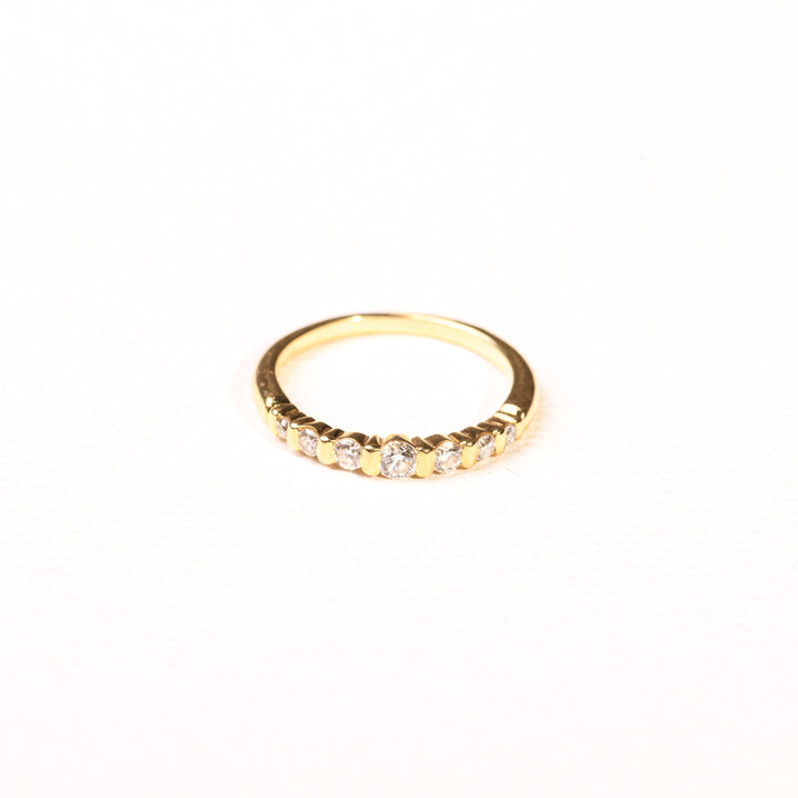 La Marquise de B-Bague alliance demi-tour diamants en or jaune-vue de face à plat