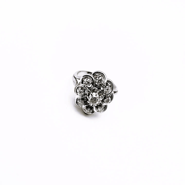 La Marquise de B-Bague marguerite diamants en or blanc-vue aérienne de face