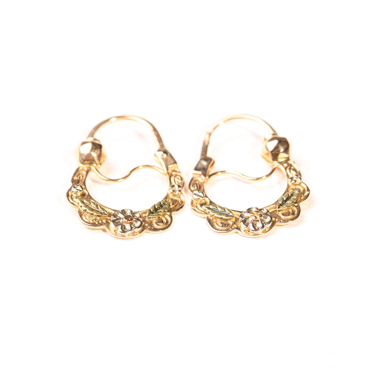 La Marquise de B-Boucles d'oreilles créoles savoyardes en or polychrome-zoom ciselure or polychrome