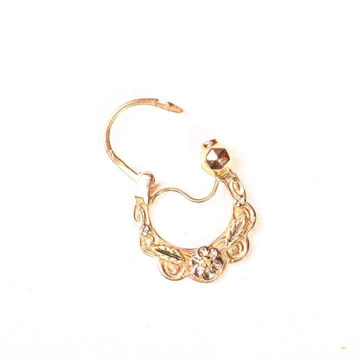 La Marquise de B-Boucles d'oreilles créoles savoyardes en or polychrome-vue du système de fermeture ouvert
