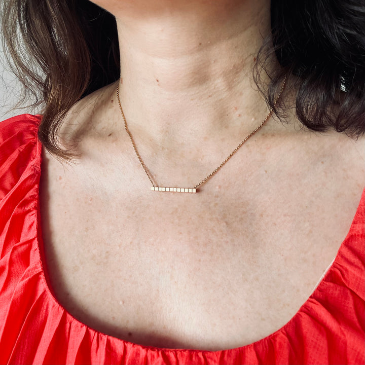 La Marquise de B-Collier Chopard Ice Cube en or rose-vue portée de profil