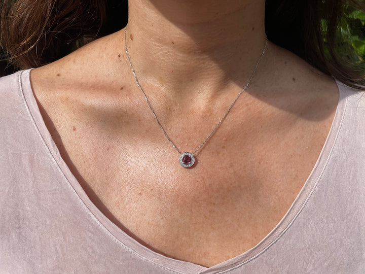 La Marquise de B-Collier chaîne et pendentif tourmaline diamants en or blanc-collier porté
