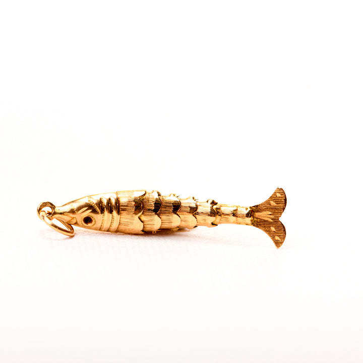 La Marquise de B-Pendentif poisson articulé en or jaune-vue de profil à l'envers