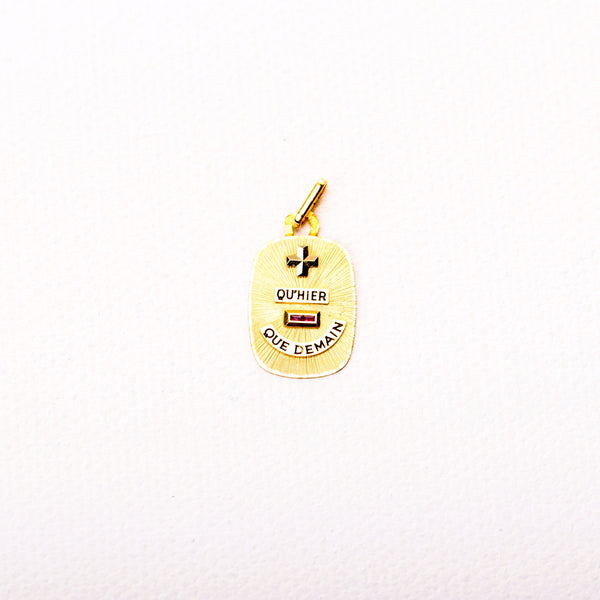 La Marquise de B-Médaille d'amour AUGIS "Plus qu'hier moins que demain" rubis or jaune-vue de face