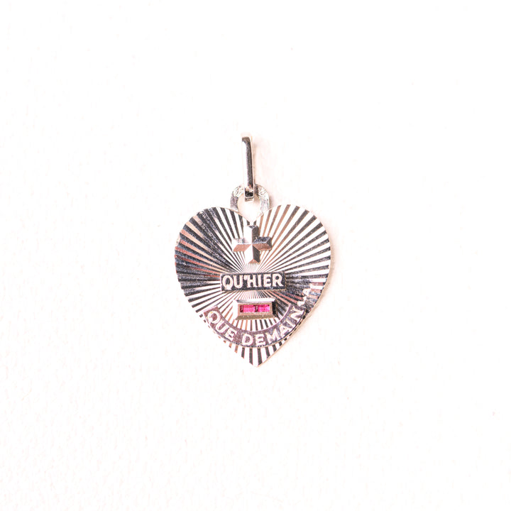 La Marquise de B-Médaille d'amour cœur AUGIS "Plus qu'hier moins que demain" or blanc-vue de face à plat